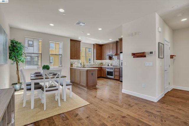 319 Basswood Cmn 14, Livermore, CA 94551