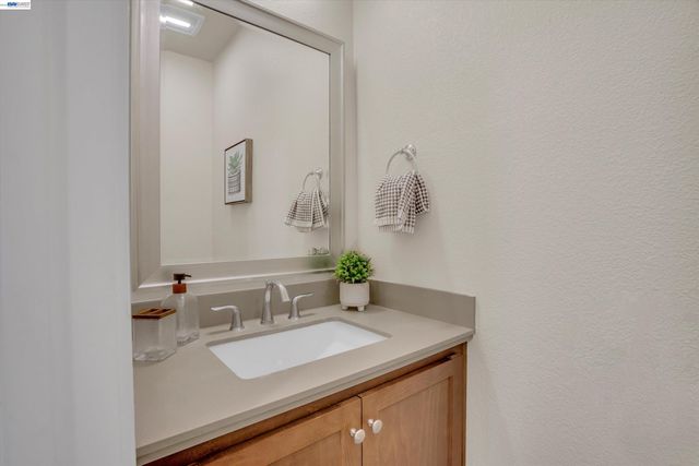 319 Basswood Cmn 14, Livermore, CA 94551