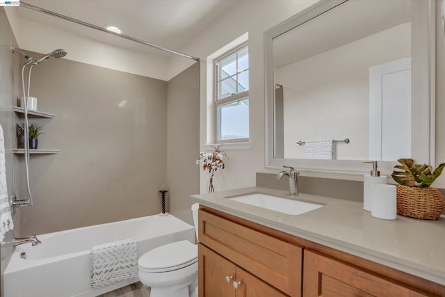 319 Basswood Cmn 14, Livermore, CA 94551
