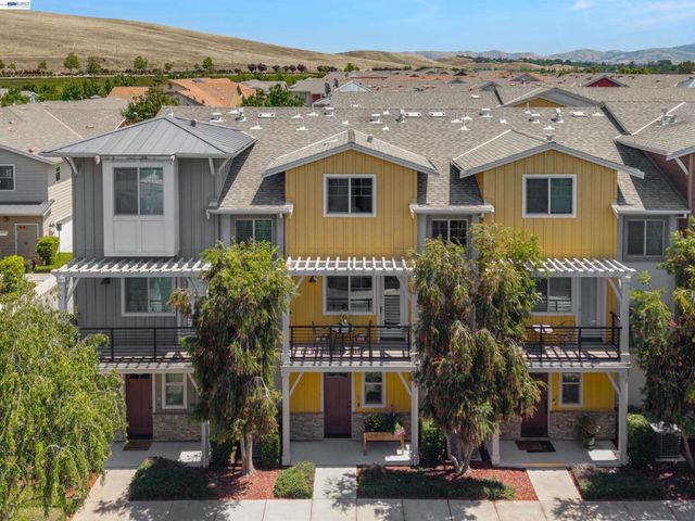 319 Basswood Cmn 14, Livermore, CA 94551