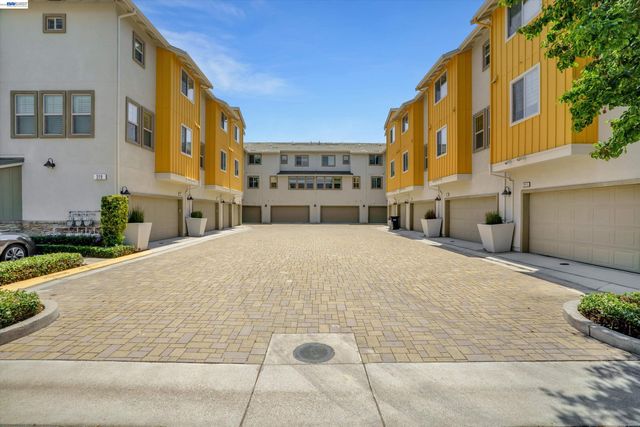 319 Basswood Cmn 14, Livermore, CA 94551
