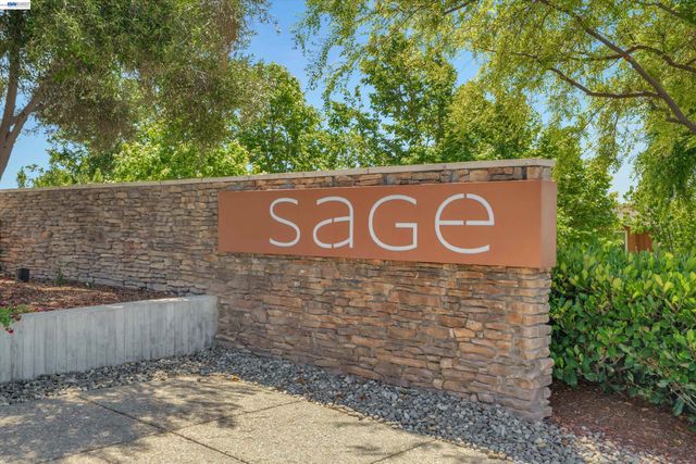 319 Basswood Cmn 14, Livermore, CA 94551