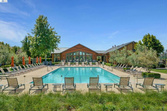 319 Basswood Cmn 14, Livermore, CA 94551