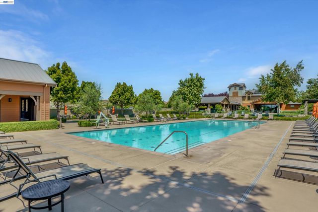 319 Basswood Cmn 14, Livermore, CA 94551
