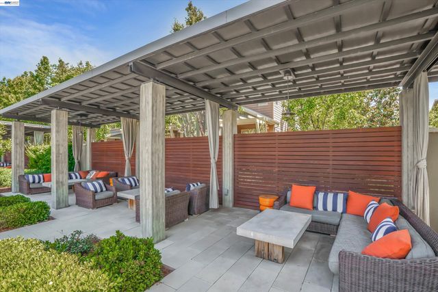 319 Basswood Cmn 14, Livermore, CA 94551