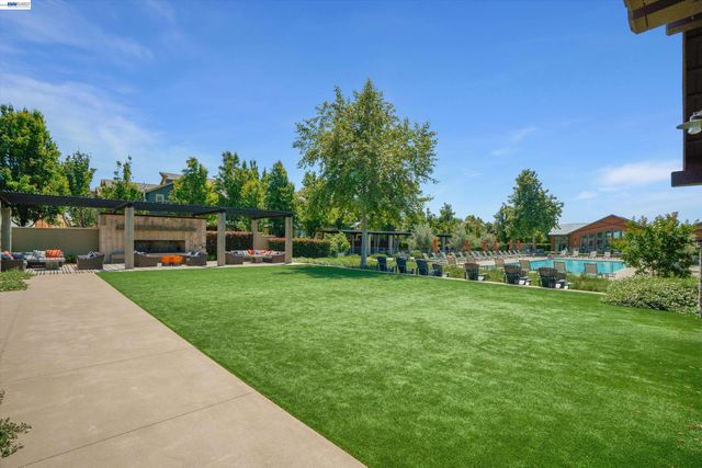 319 Basswood Cmn 14, Livermore, CA 94551