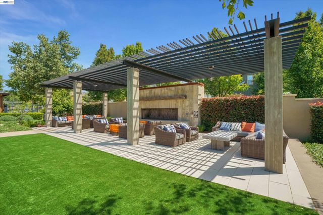 319 Basswood Cmn 14, Livermore, CA 94551