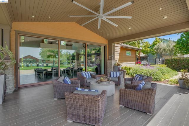 319 Basswood Cmn 14, Livermore, CA 94551