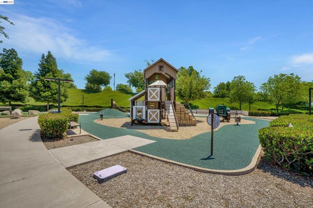 319 Basswood Cmn 14, Livermore, CA 94551