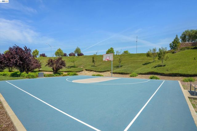 319 Basswood Cmn 14, Livermore, CA 94551