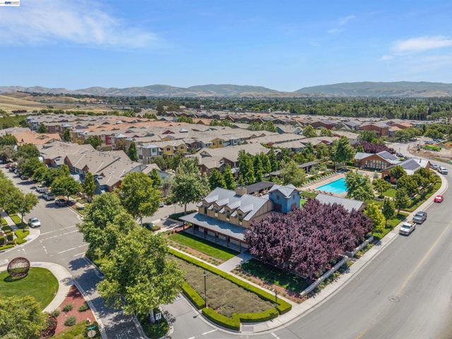 319 Basswood Cmn 14, Livermore, CA 94551