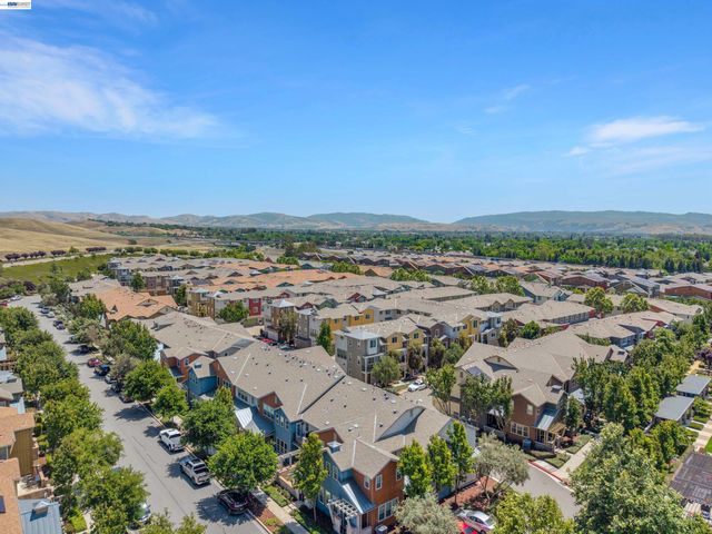 319 Basswood Cmn 14, Livermore, CA 94551