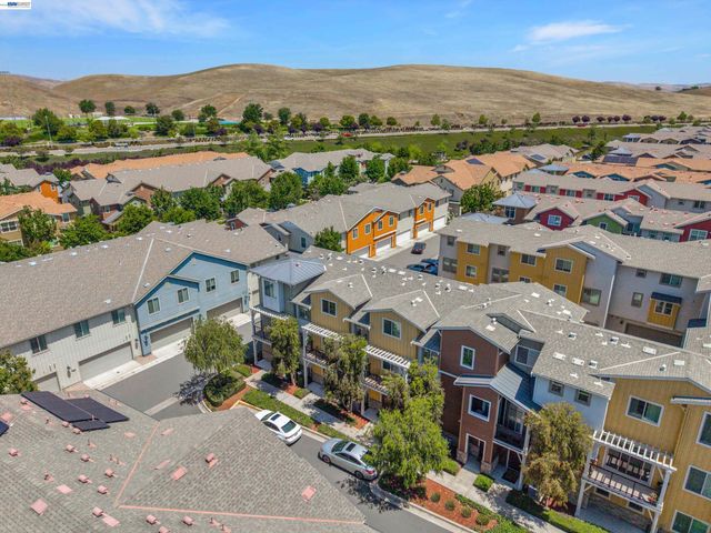 319 Basswood Cmn 14, Livermore, CA 94551