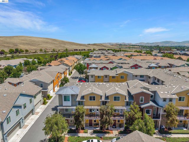 319 Basswood Cmn 14, Livermore, CA 94551