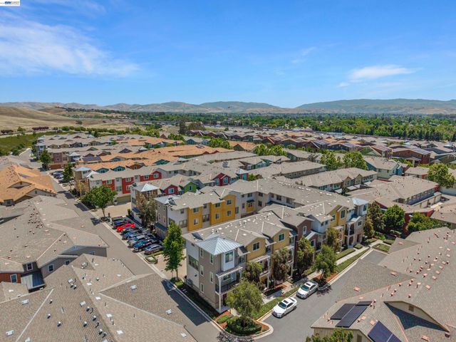 319 Basswood Cmn 14, Livermore, CA 94551