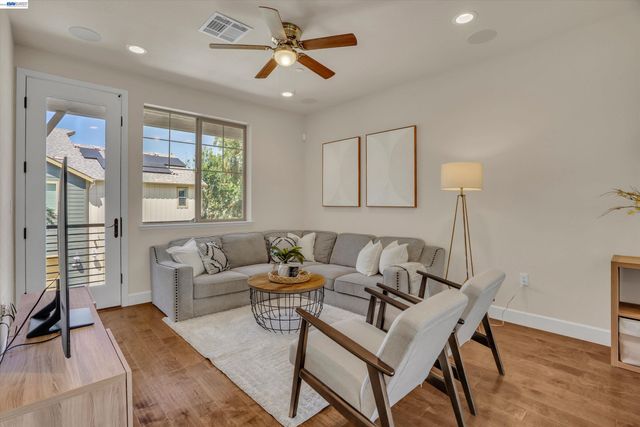 319 Basswood Cmn 14, Livermore, CA 94551