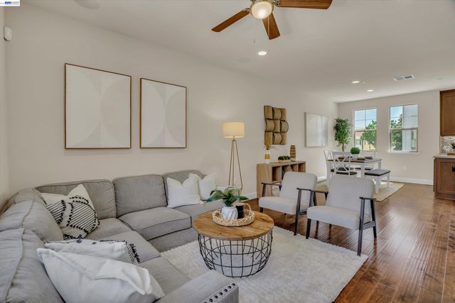 319 Basswood Cmn 14, Livermore, CA 94551