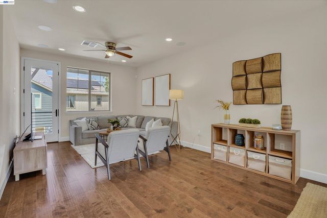 319 Basswood Cmn 14, Livermore, CA 94551