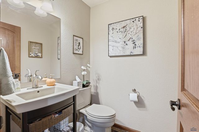 387 BIG BADGER DR, Box Elder, SD 57719