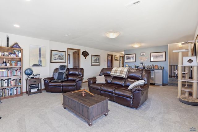 387 BIG BADGER DR, Box Elder, SD 57719