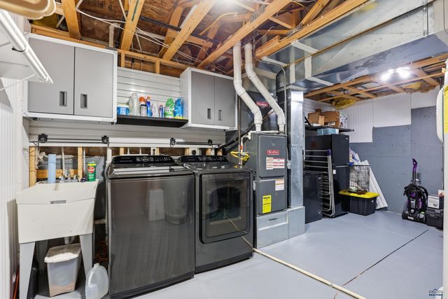 387 BIG BADGER DR, Box Elder, SD 57719