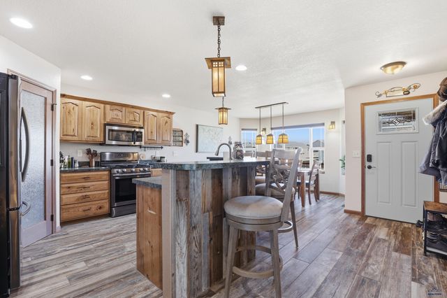 387 BIG BADGER DR, Box Elder, SD 57719