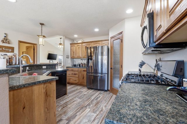 387 BIG BADGER DR, Box Elder, SD 57719