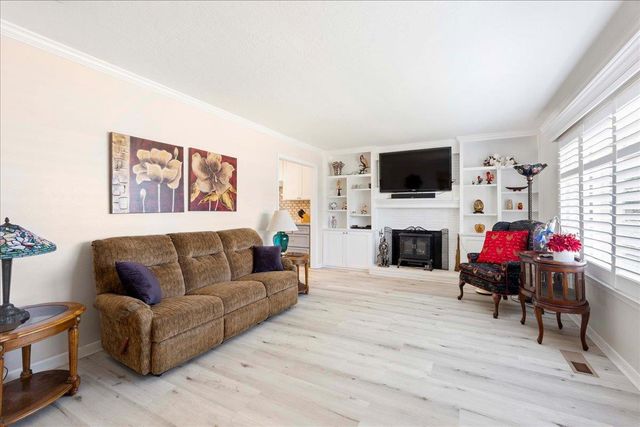 2001 Woodstock Way, Sacramento, CA 95825