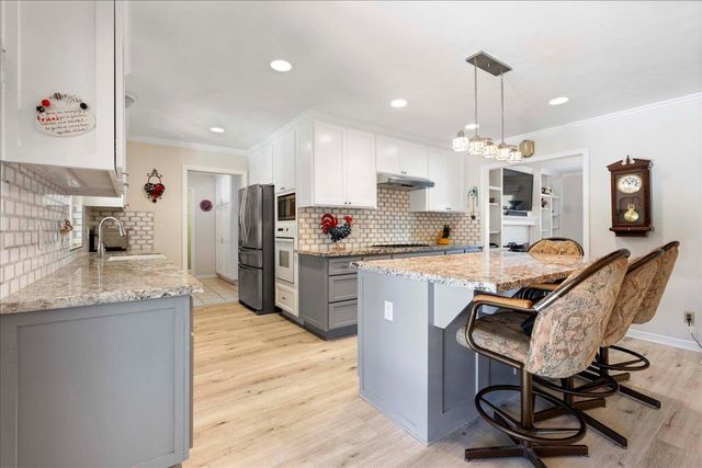 2001 Woodstock Way, Sacramento, CA 95825