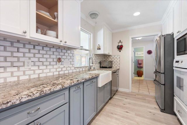 2001 Woodstock Way, Sacramento, CA 95825