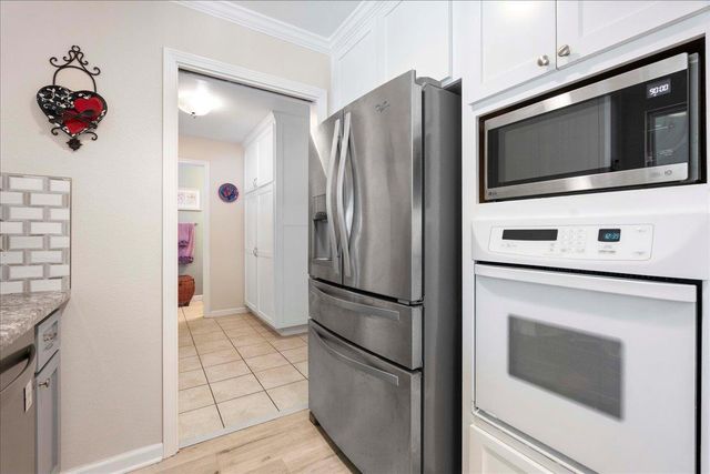 2001 Woodstock Way, Sacramento, CA 95825