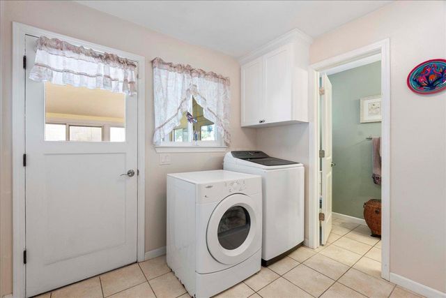 2001 Woodstock Way, Sacramento, CA 95825