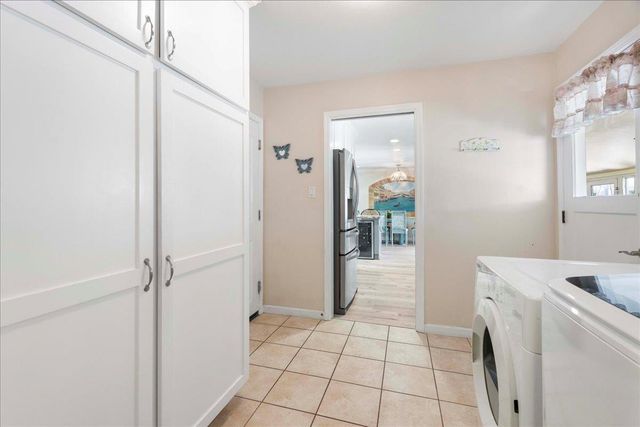 2001 Woodstock Way, Sacramento, CA 95825