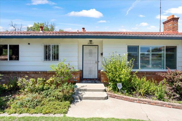2001 Woodstock Way, Sacramento, CA 95825