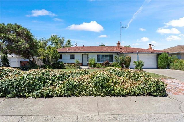 2001 Woodstock Way, Sacramento, CA 95825