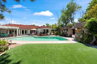 2001 Woodstock Way, Sacramento, CA 95825
