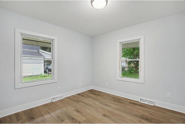 2127 E 13th Street, Des Moines, IA 50316