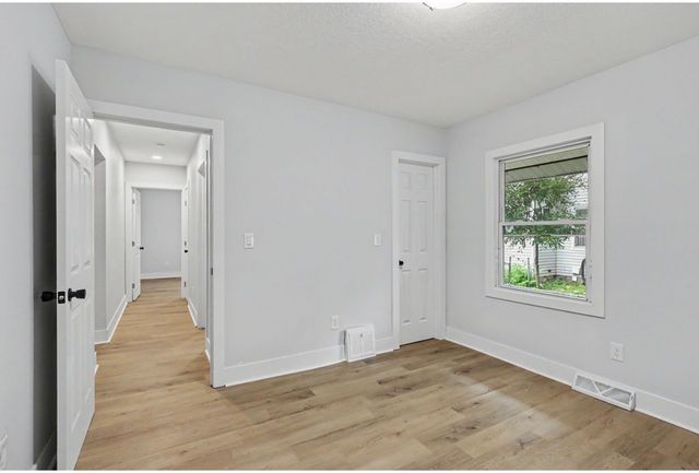 2127 E 13th Street, Des Moines, IA 50316