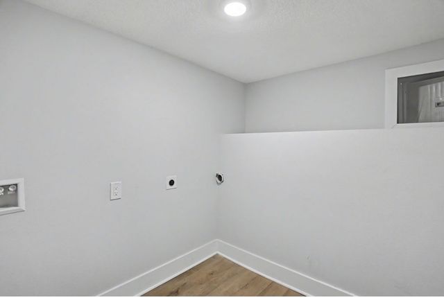 2127 E 13th Street, Des Moines, IA 50316