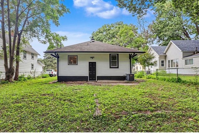2127 E 13th Street, Des Moines, IA 50316