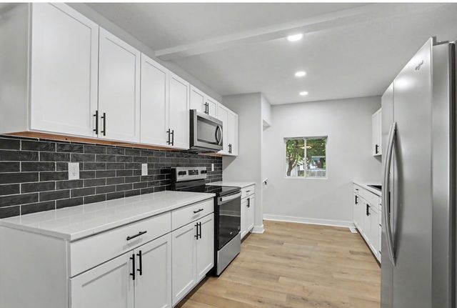2127 E 13th Street, Des Moines, IA 50316
