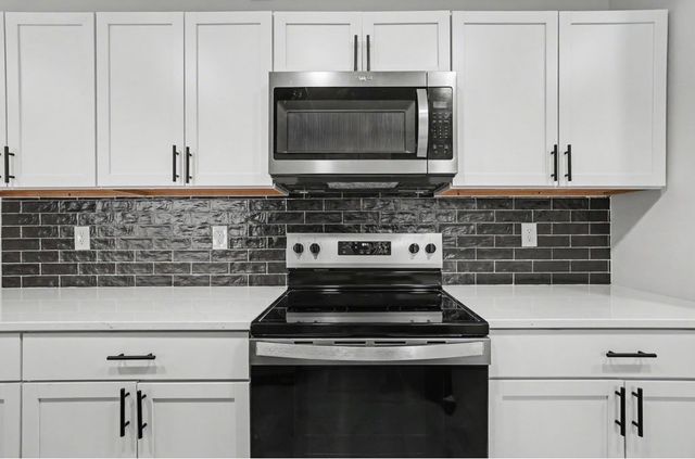 2127 E 13th Street, Des Moines, IA 50316