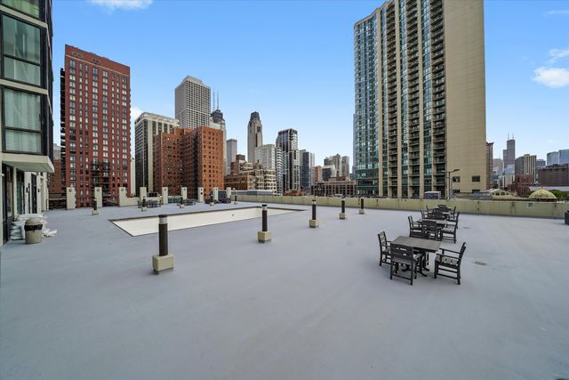 1122 N Clark Street 2202, Chicago, IL 60610