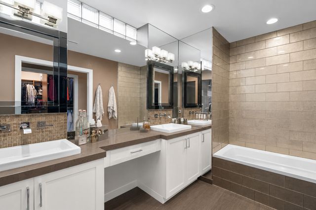 2715 N Bosworth Avenue, Chicago, IL 60614