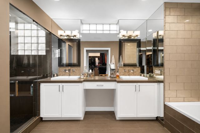 2715 N Bosworth Avenue, Chicago, IL 60614