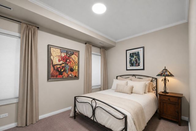 2715 N Bosworth Avenue, Chicago, IL 60614