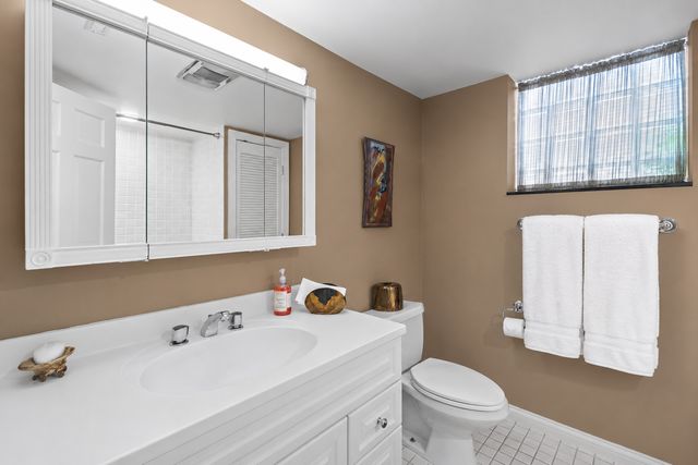 2715 N Bosworth Avenue, Chicago, IL 60614