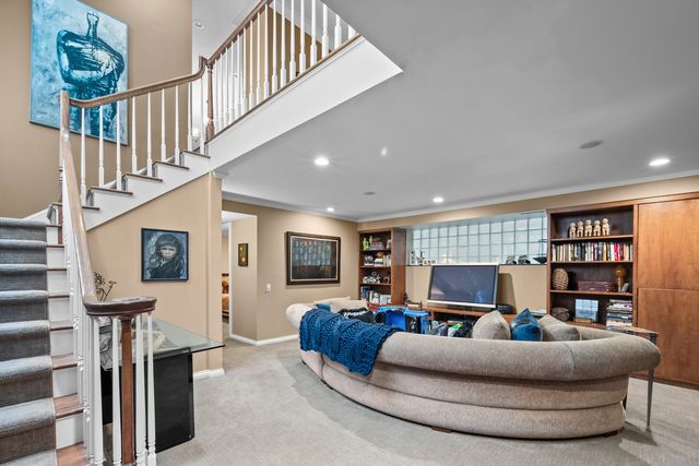 2715 N Bosworth Avenue, Chicago, IL 60614
