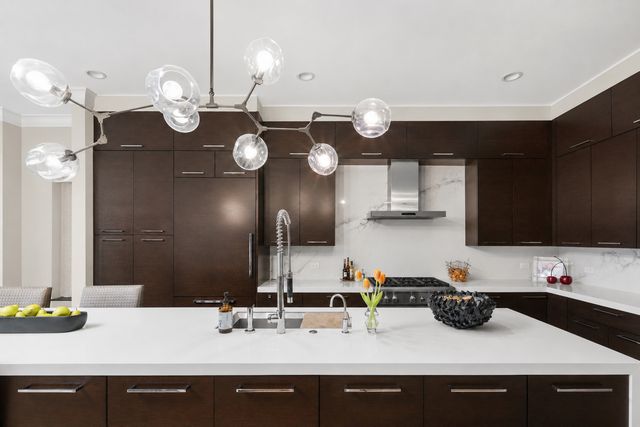 2715 N Bosworth Avenue, Chicago, IL 60614