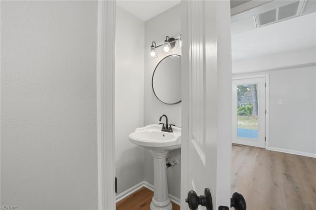 3604 Goshawk CT, Portsmouth, VA 23703